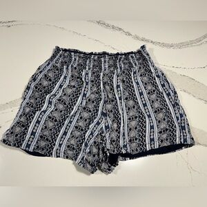 Fox Rose navy floral slip on shorts with solid short lining Size Medium